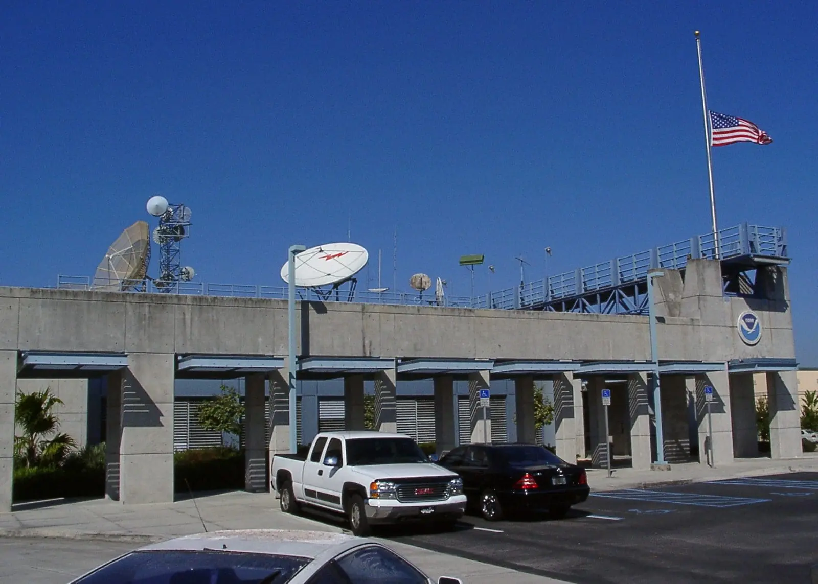 High tech NHC meteorologist station circa 2003