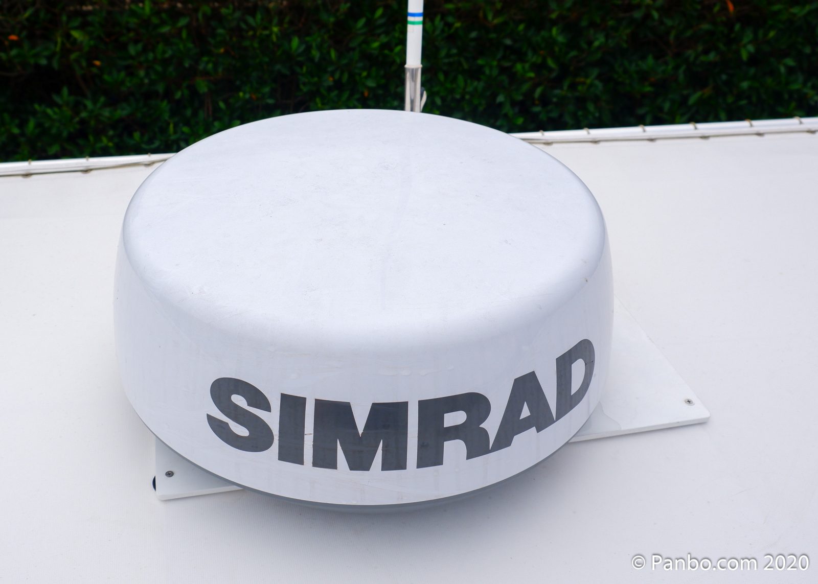 simrad-go12-xse-and-halo20-capable-and-cost-effective-small-boat