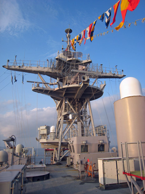 USS_Whidbey_Island_antenna_mast_lr_cPanbo