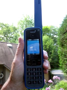 Inmarsat Isatphone Pro, hand's on & thumb's up - Panbo