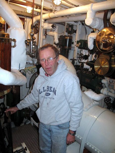 Capt_Steve_Cobb_Cangarda_engine_room_2010_cPanbo.JPG