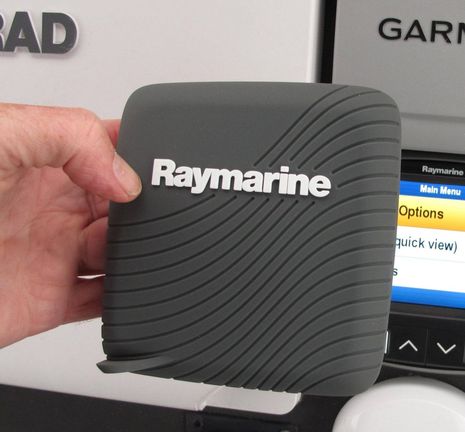 Raymarine_i70_soft_cover_cPanbo.jpg