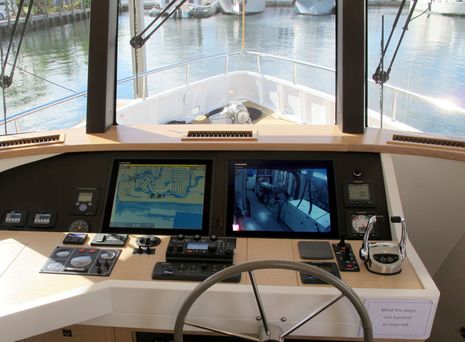 Garcia_54_Le_Trawler_wheelhouse_cPanbo.jpg