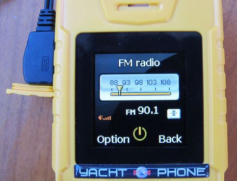 Yacht_Phone_FM_radio_cPanbo.jpg