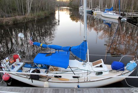 1984_Cape_Dory_25_at_Osprey_cPanbo.jpg