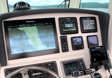 Raymarine_2013_demo_boat_cPanbo.jpg