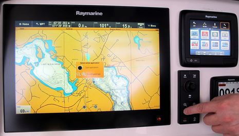 Raymarine_a_c_e_g_Series_keypad_cPanbo.jpg