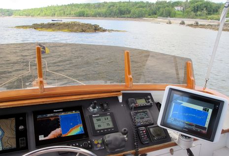 Echopilot_Platinum_FLS_on_Maine_ledge_cPanbo.jpg