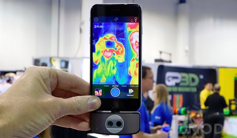 FLIR_One_v2_courtesy_Gizmodo_aPanbo.jpg