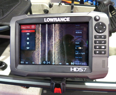 MIBS2015_Lowrance_HDS3_Power-Pole_control_cPanbo.jpg