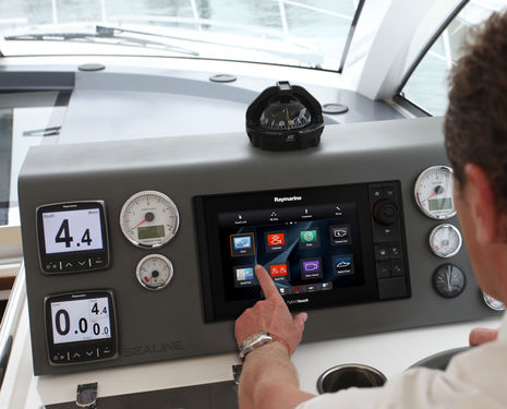 Raymarine_eS9_panel_mounted_aPanbo.jpg