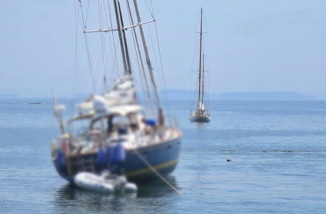 aground_in_Camden_mooring_field_blurred_cPanbo.jpg