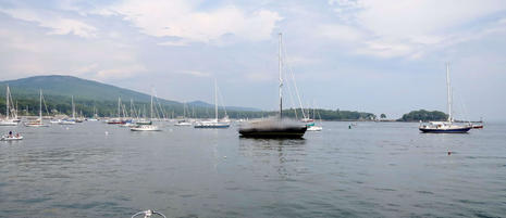 aground_in_Camden_mooring_field_from_south_blur_cPanbo.jpg