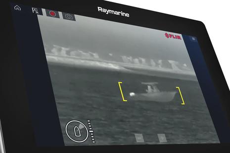 Raymarine_Axiom_showing_FLIR_ClearCruise_IR_Analytics__aPanbo.JPG