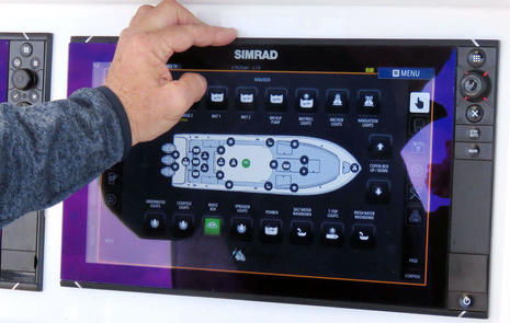 Simrad_NSS_Evo2_with_Naviop_digital_switching_cPanbo.jpg