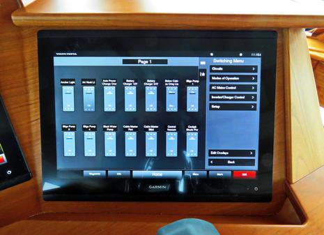 Sabre_66_hull_3_Garmin_switch_screen_not_yet_customized_cPanbo.jpg