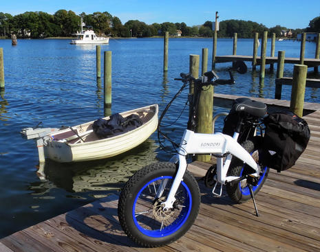 Sondors_Fold_X_dinghied_ashore_Reedville_cPanbo.jpg