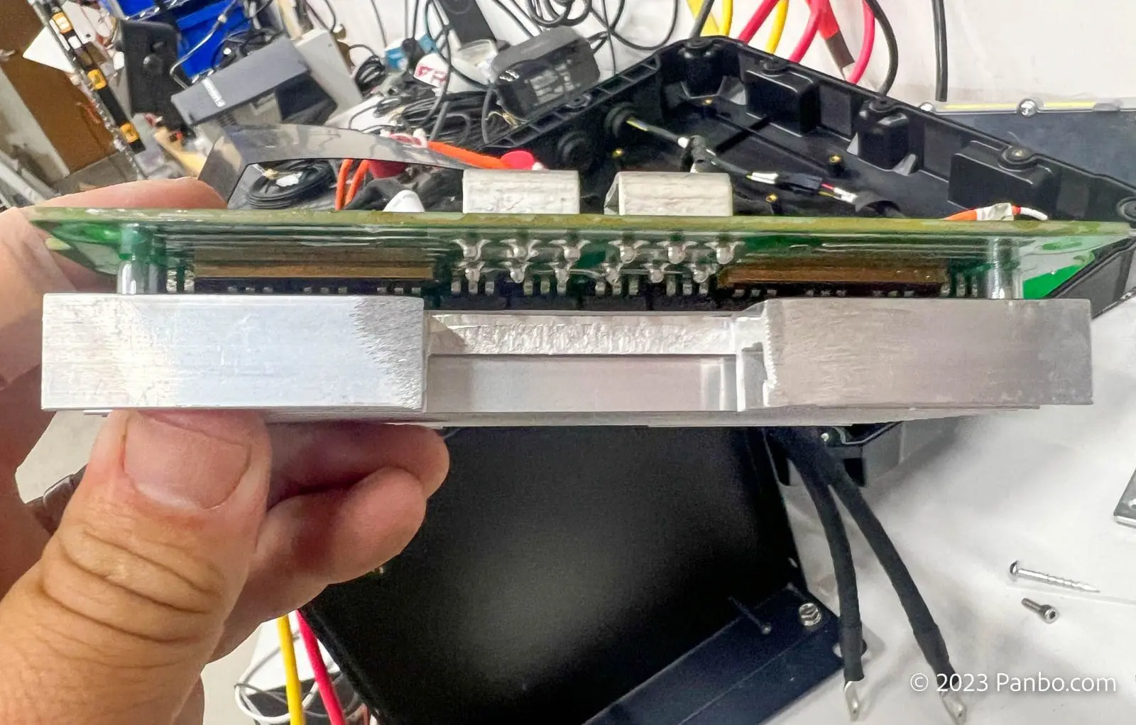 The large heat sink on the back of the BMS aids in cooling the FETs