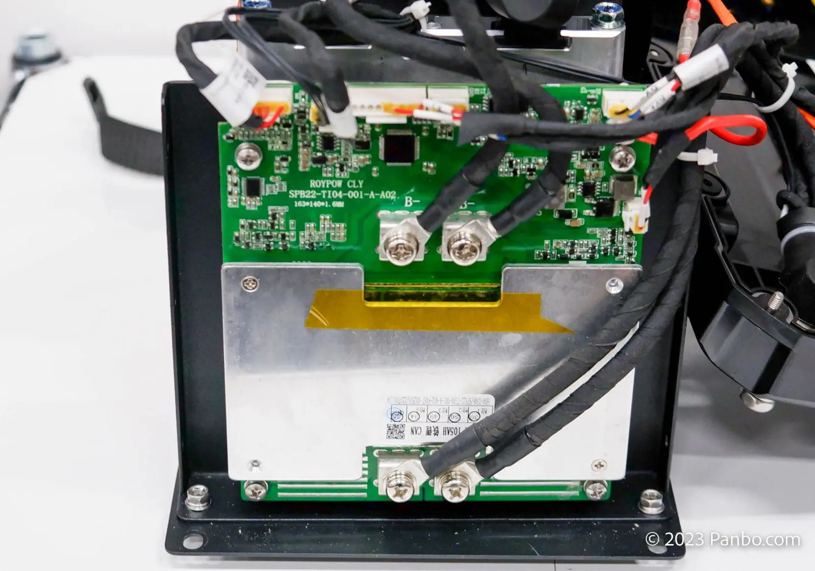 Heat sink on the front of the BMS covers the balancing resistors