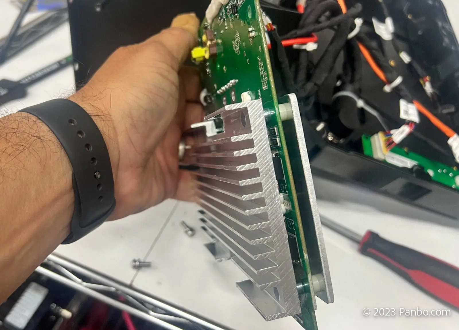 The heatsink over the FETs is large and fluted to provide more surface area