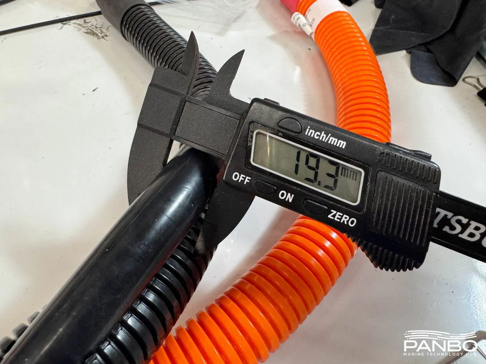 The unlabled cable measures as slightly larger than Ancor 4/0 cable I have on hand