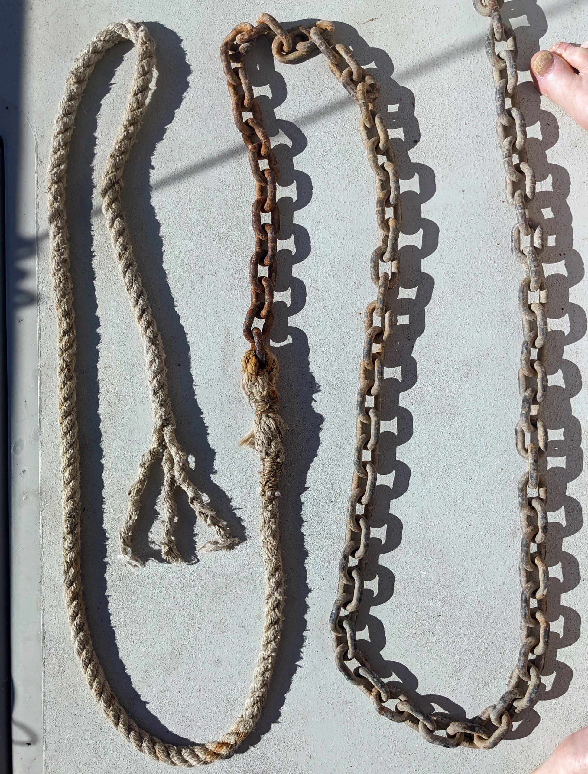 Combination of an Anchor Chain and 3 Love Letters