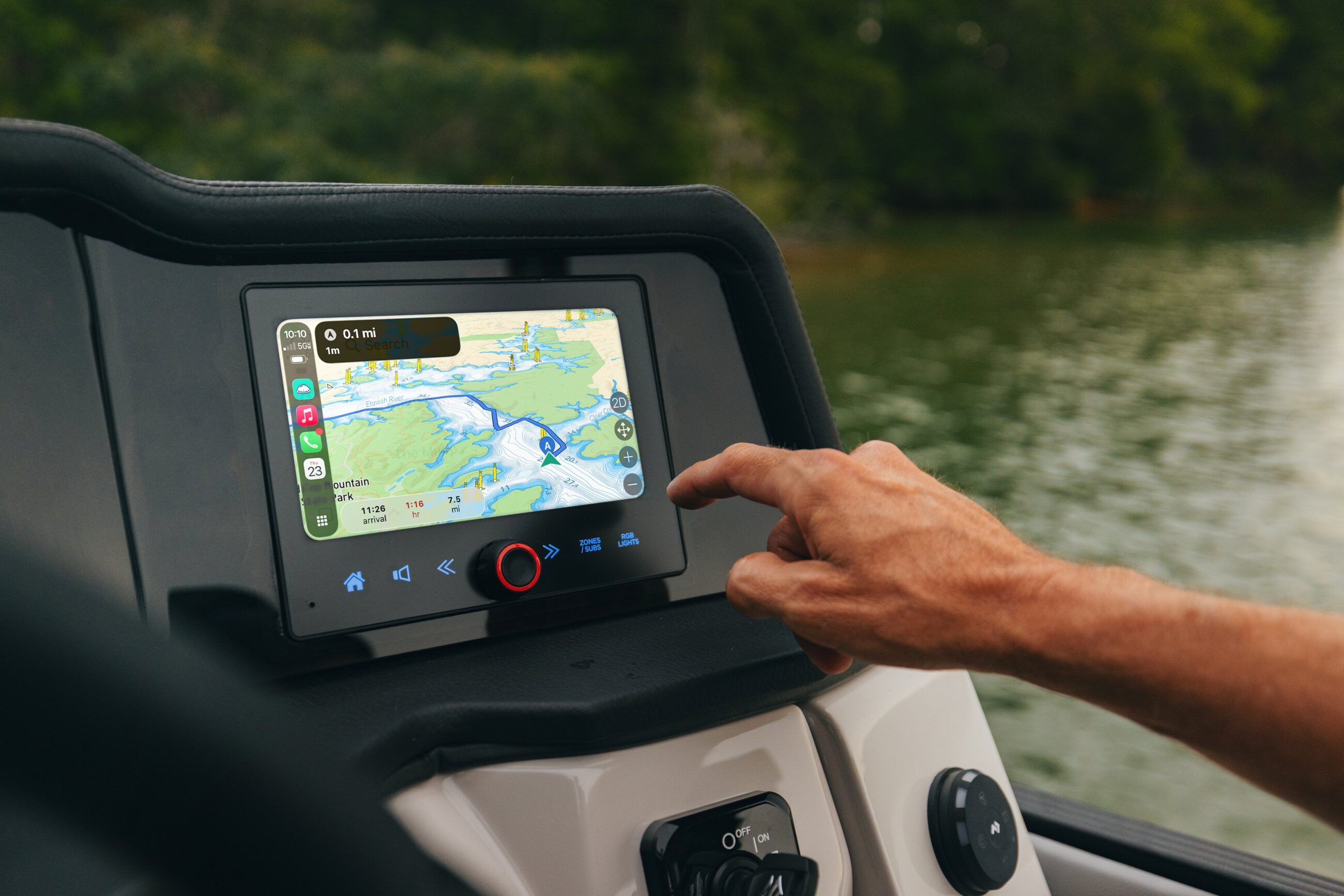 CarPlay arrives at the helm: Crest Marine and Balise Pontoons partners with Savvy Navvy on industry first