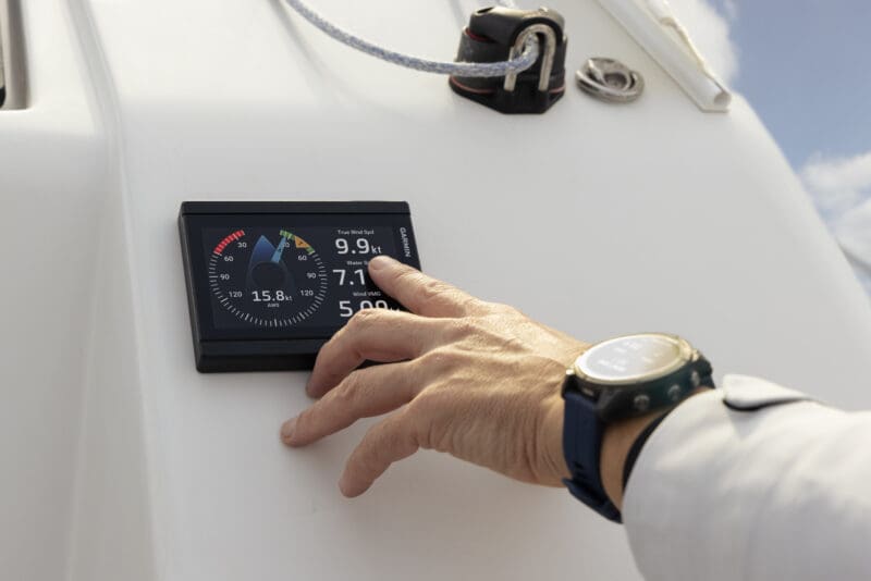 See all essential data on a sleek, high-resolution color display with the intuitive GMI 40 from Garmin